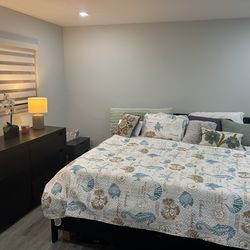 King bedroom set (9  pieces )