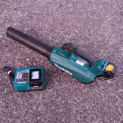 Makita 18volt Leaf Blower DUB184Z 116mph Two 5.0 Batteries & Charger. For Pick Up Fremont Seattle. No Low Ball Offers Please. No Trades.