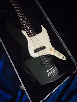 FENDER Black Label Bass Made In Mexico 1996 Gloss Black 100% Orginal WITH A HARDSHELL CASE!!!