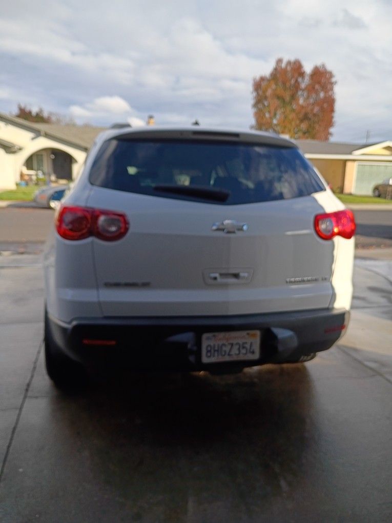 2009 Traverse Título Limpio Es Pará 8 Personas Está Súper Limpia Esmog. Resiente No tira Nada De Aceite Tiene Bandas Nuevas Pompa Nueva Prenos