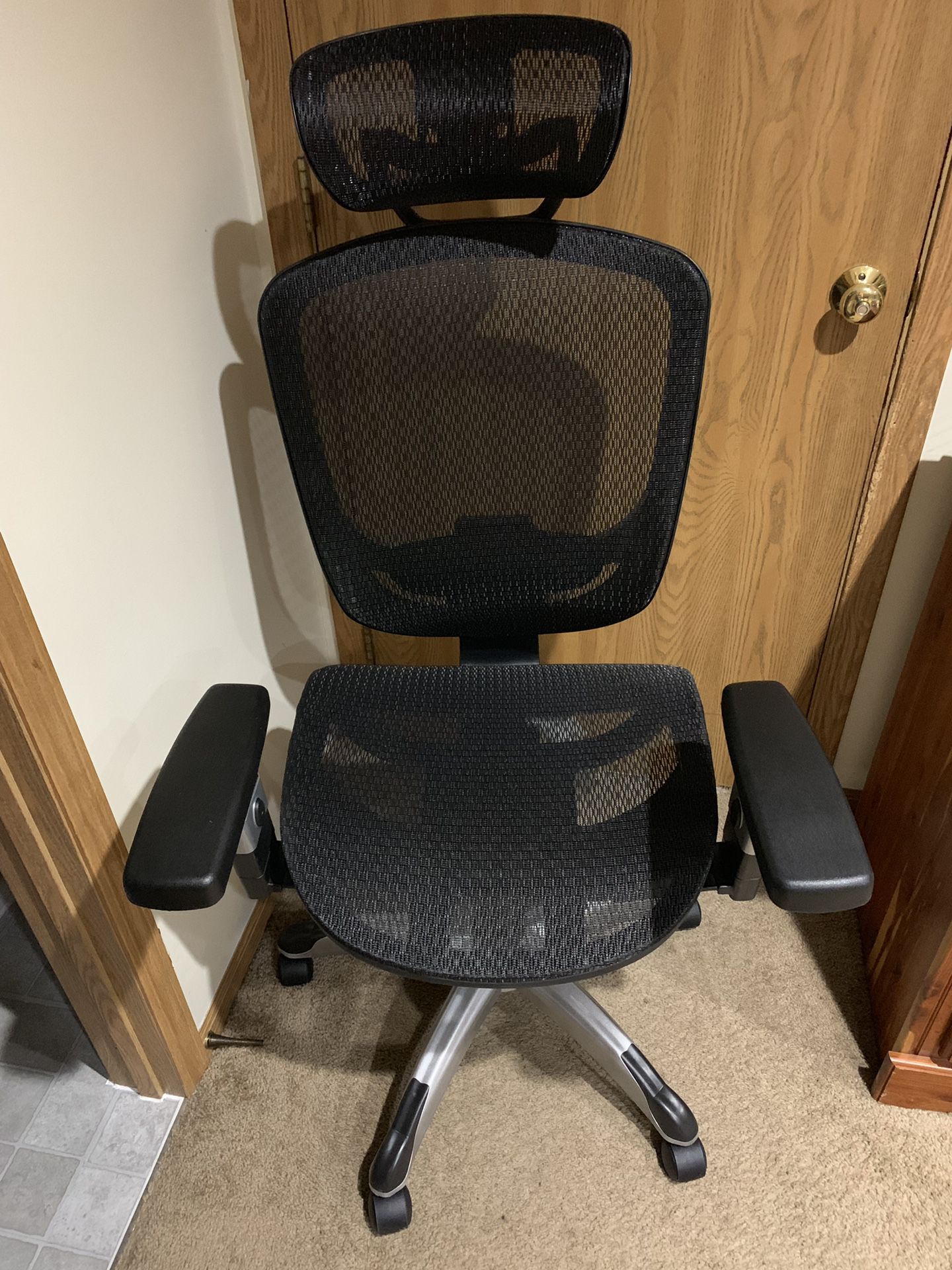 Hykens office chair new out the box