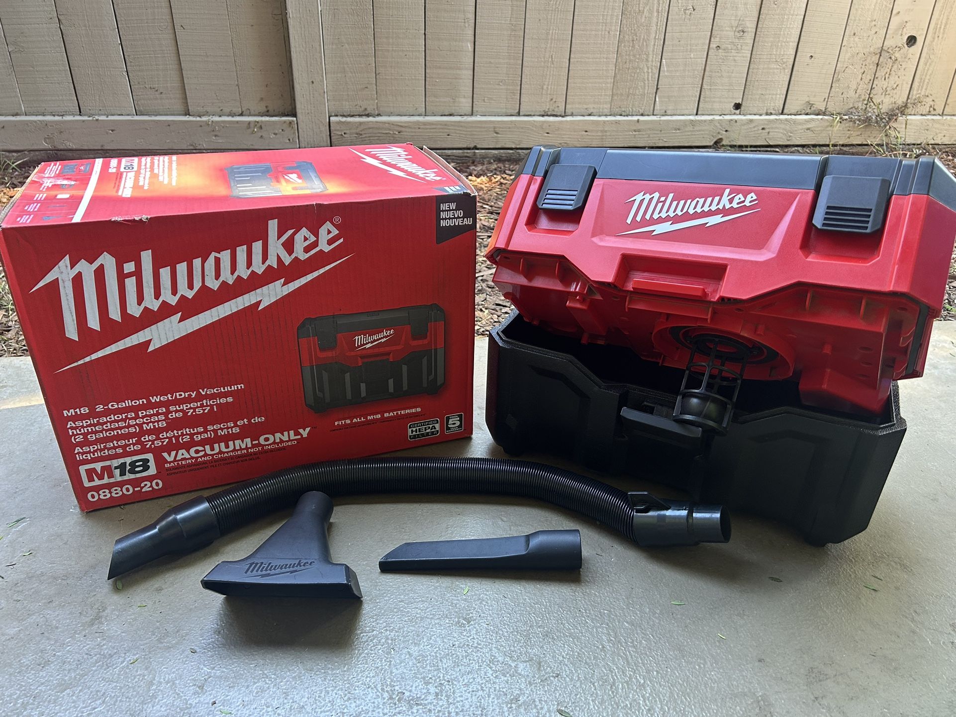 Milwaukee M18 18-Volt 2 Gal. Lithium-lon Cordless Wet/Dry Vacuum (Vacuum-Only)