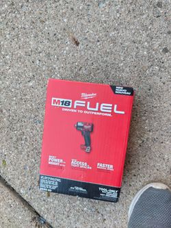 Milwaukee m18 Fuel 1/2 impact wrench