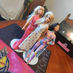 3- BARBIE'S & VINYL DUFFEL BAG- ( SEE ALL PICS).  $12.99 FOR ALL   PICK ⛏️ UP ONY