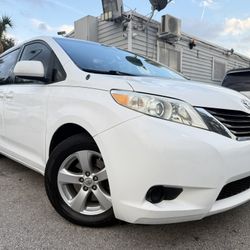 2011 Toyota Sienna Le