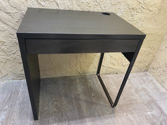 Black/Brown Desk - Delivery Available For An Additional Fee - See My Other Items 😀