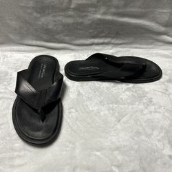 Mens Saks Fifth Avenue black leather flip-flops sandals size 10.5