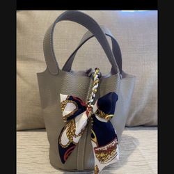 Lady's leather handbag,no logo