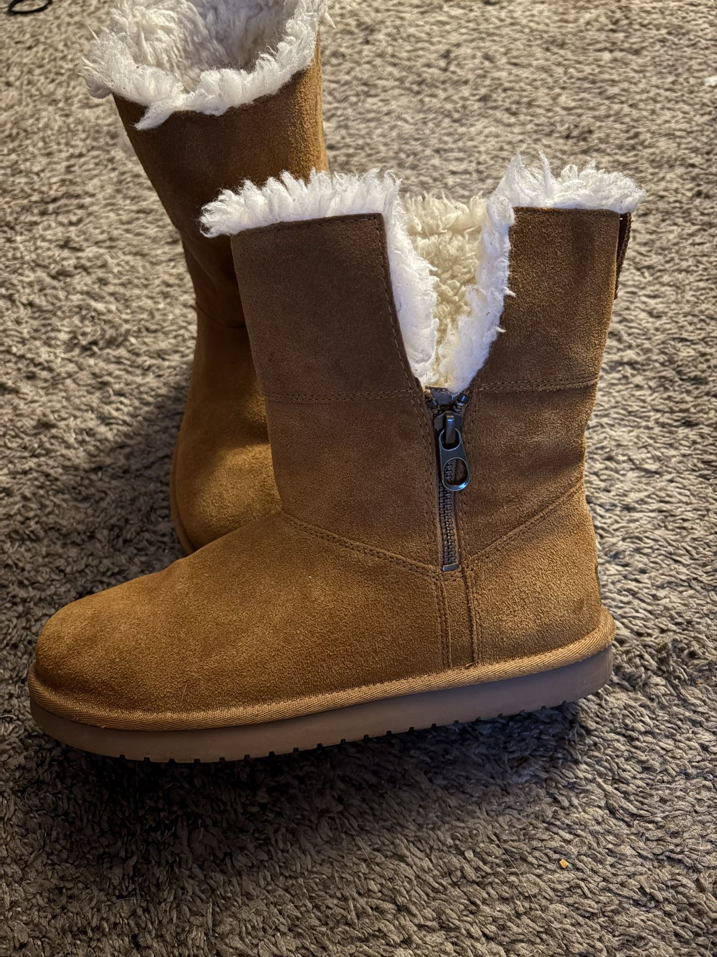 Size 8 Ugg Boots (Brand New)