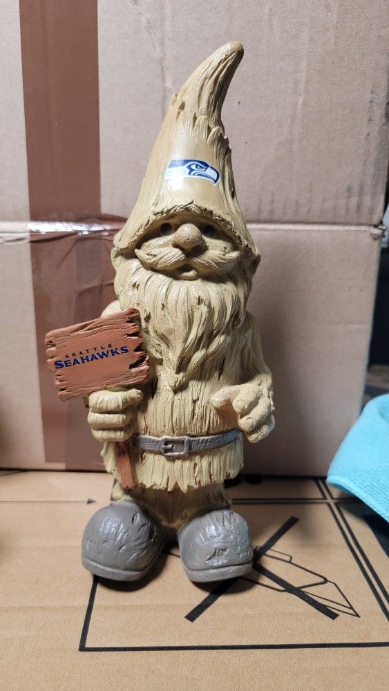 Seahawk Gnomes/Statue