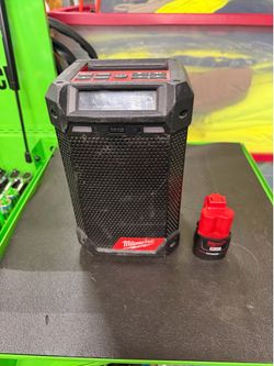 M12 job site radio