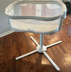Halo bassinet swivel sleeper