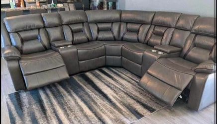 New Recliner Sectional Couch with 2 Consoles! Free Delivery 🚚 and Assembly. 😊