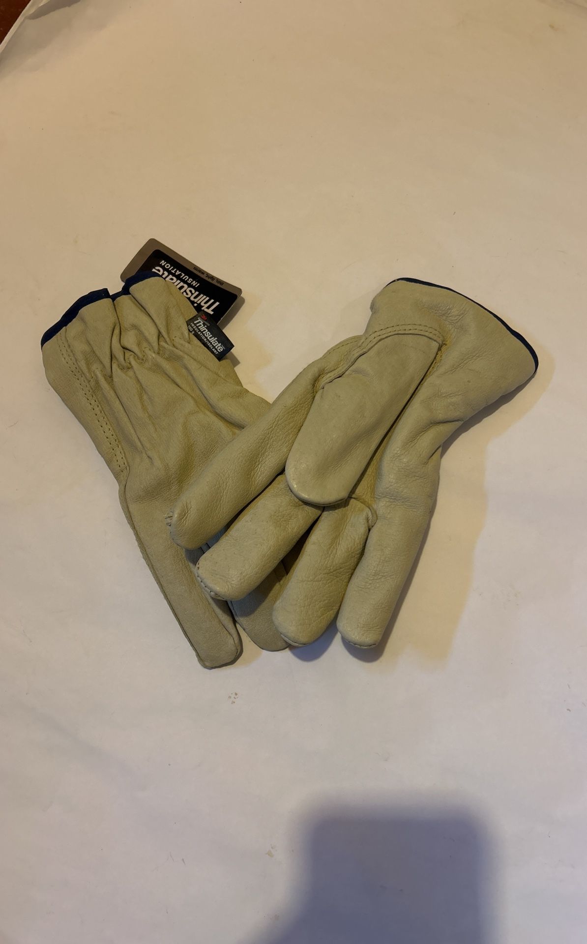One 3M Thinsulate industrial leather work glove