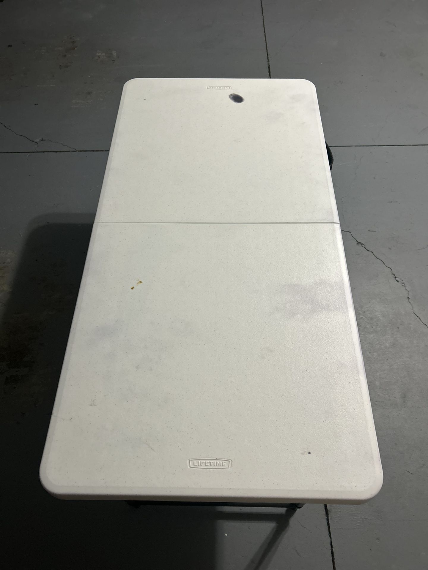 Adjustable Folding Table, 4 Foot (Lifetime Fold-in-Half)