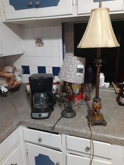 2 lamps and coffee maker