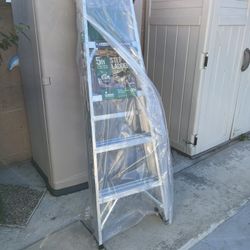 Ladder 5FT. 225 Lbs. $70 🔥🪜🔥Brand New 🔥 Pick Up In Van Nuys