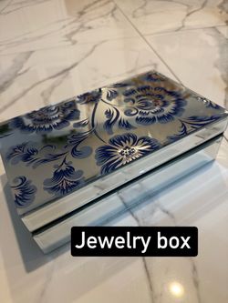 Jewelry box