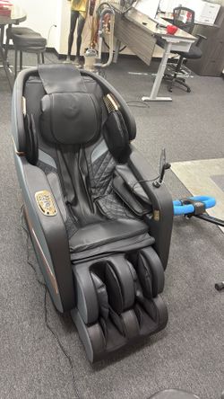 2025 4D Zero Gravity massage chair,Voice control,Bluetooth,foot rollers,heat