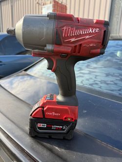 Milwaukee M18 Fuel Impact Wrench with Battery