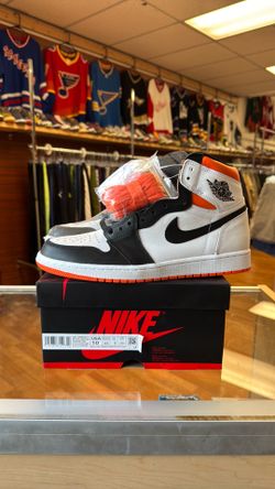 New Jordan 1 Electro Orange size 10