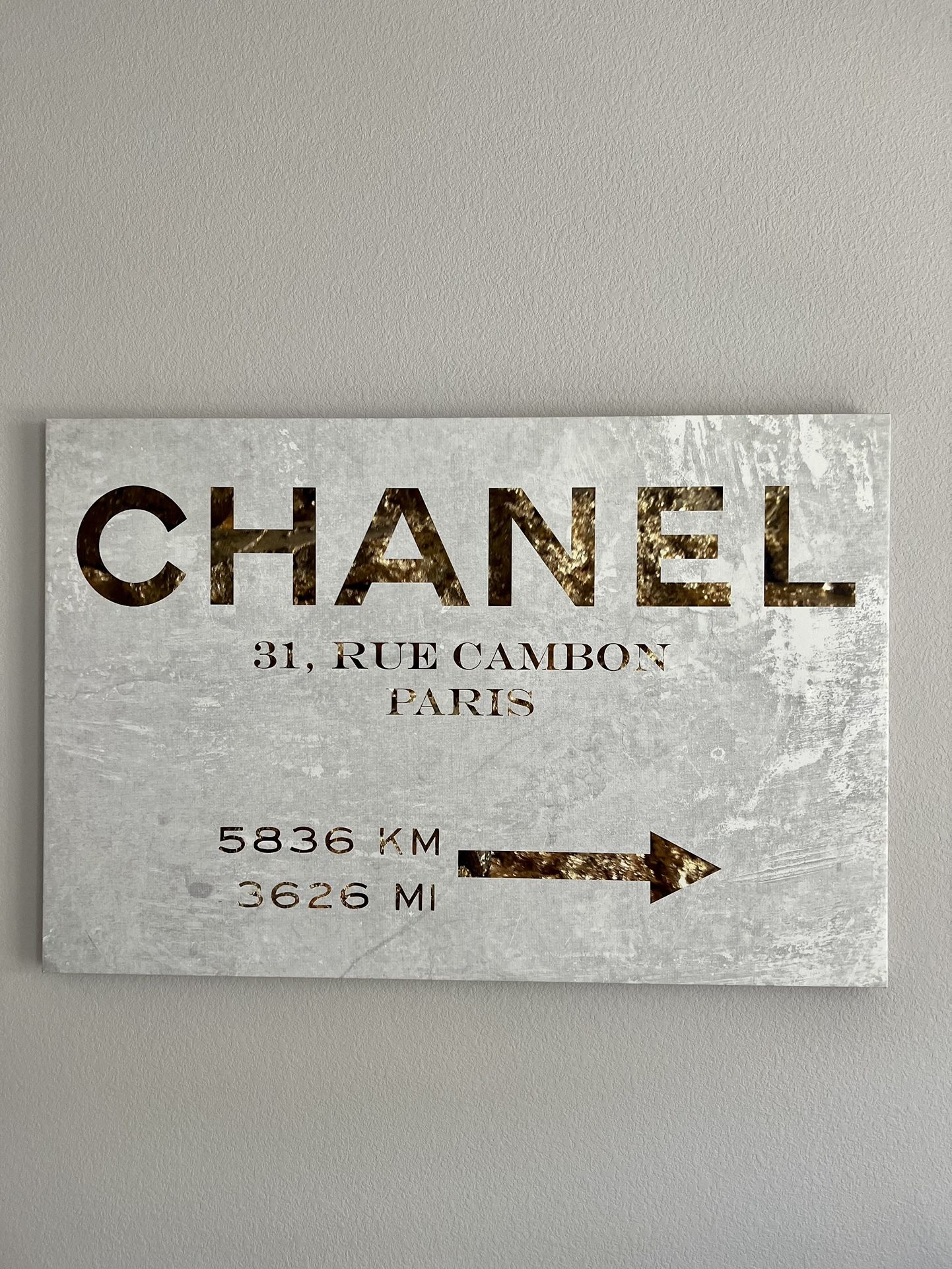 oliver gal　CHANEL Oliver Gal Dog With Chanel Bag Wall Art