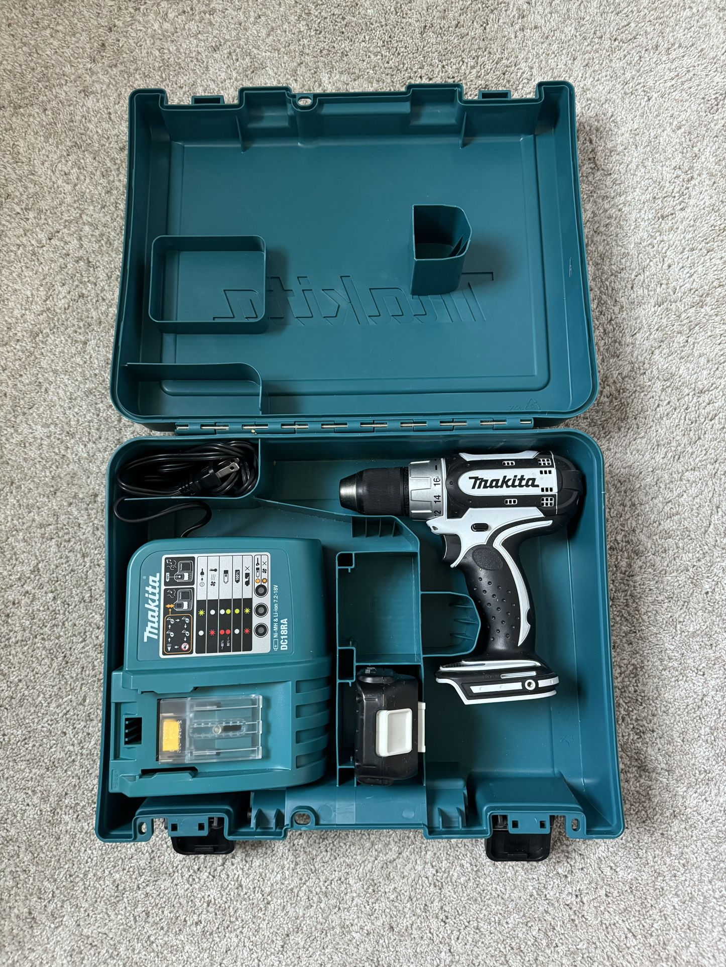 Makita 18v Drill With 2 Batteries, Charger, And Case