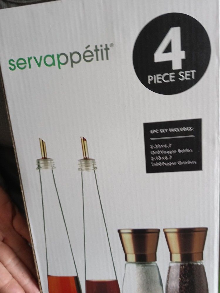 Salt Pepper And 2 Oil Bottles
