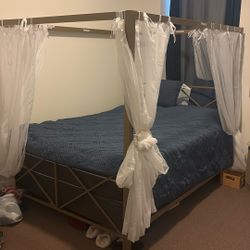 Canopy Bed 