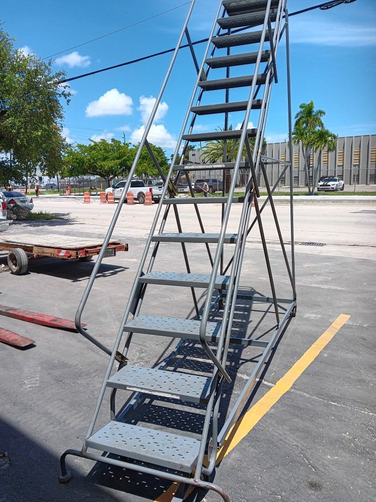 14 Step Rolling Ladder