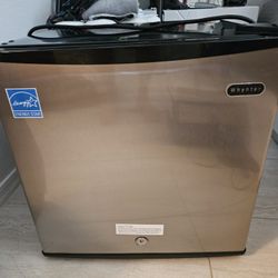 Whynter 1.1 Cu Ft Upright Freezer CUF-112SS Stainless Steel Works Great, Only 3 Months Old