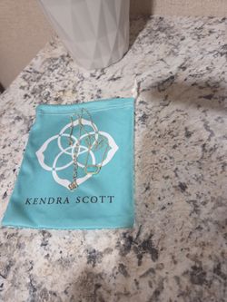 Kendra Scott Pendant Necklace with Dust Bag