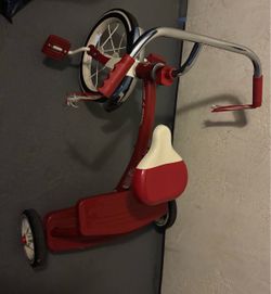 Radio Flyer, Classic Red Dual Deck Tricycle, 12" Front Wheel, Red, Kids Ages 2.5 - 5 Years