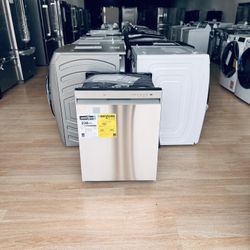 Brand-New LG 24" Stainless Steel Front Control Dishwasher With QuadWash - LDFN3432T