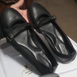 Woman's Used 7.5 Shoes $7