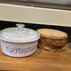 Corning Ware ocean view round 2.5 Quart with lid and trivet