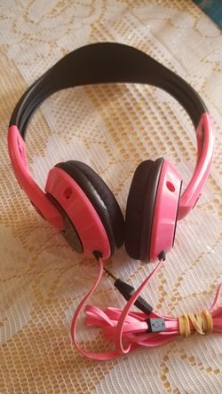 SKULLCANDY PINK HEADPHONES