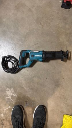 Makita sawsall reciprocating saw