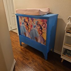 Little Girls Wardrobe/Ropero Infantil