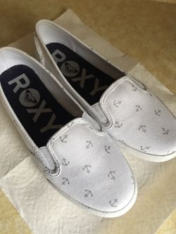 Super cute Roxy slip ons