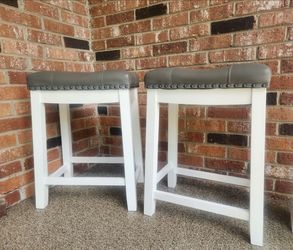 Set of barstools