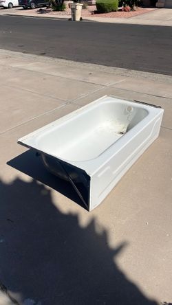 metal bath tub with porcelain coating right side