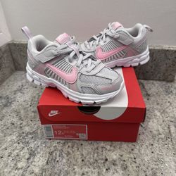 Little Kids Nike Vomero 5 - Color Vast Grey/ White/Medium Soft Pink