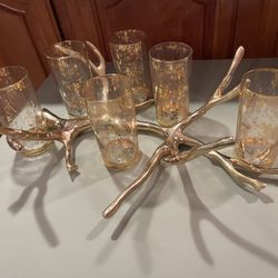 Set Of   6. Vintage Gold  Glasses Cocktail Glasses   Pick up in Wellington  Wine glass in picture for size reference 