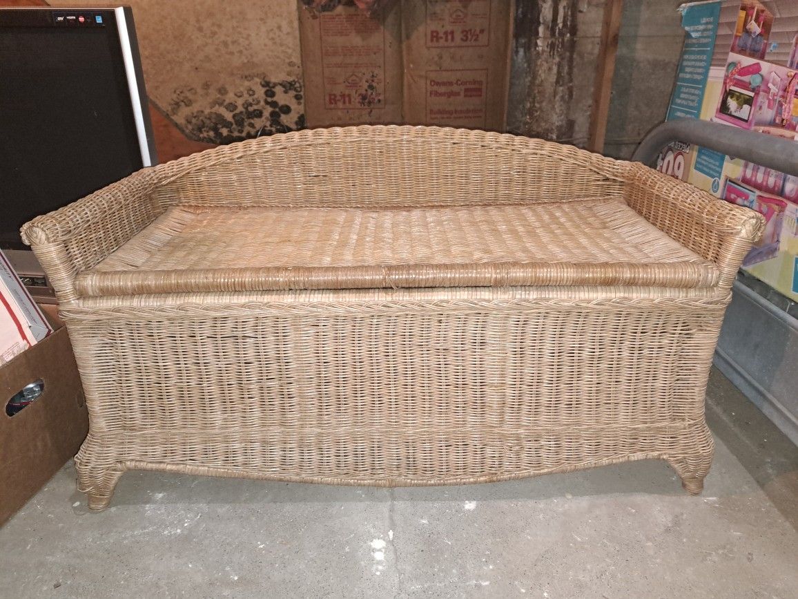 Antique Wicker Bench With Lift Up Compartment