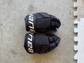 Bauer hockey gloves