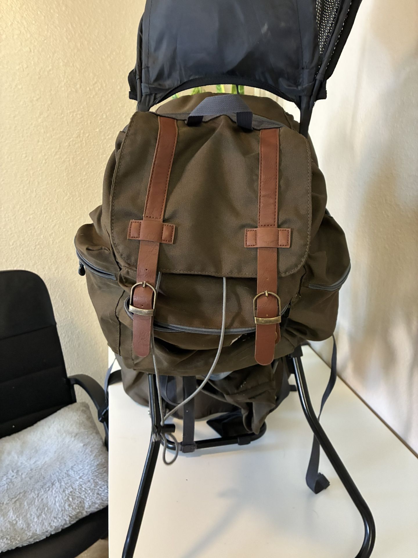 Hiking baby carrier backpack 