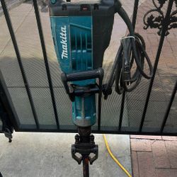 Makita HM1307CB Jack Hammer 