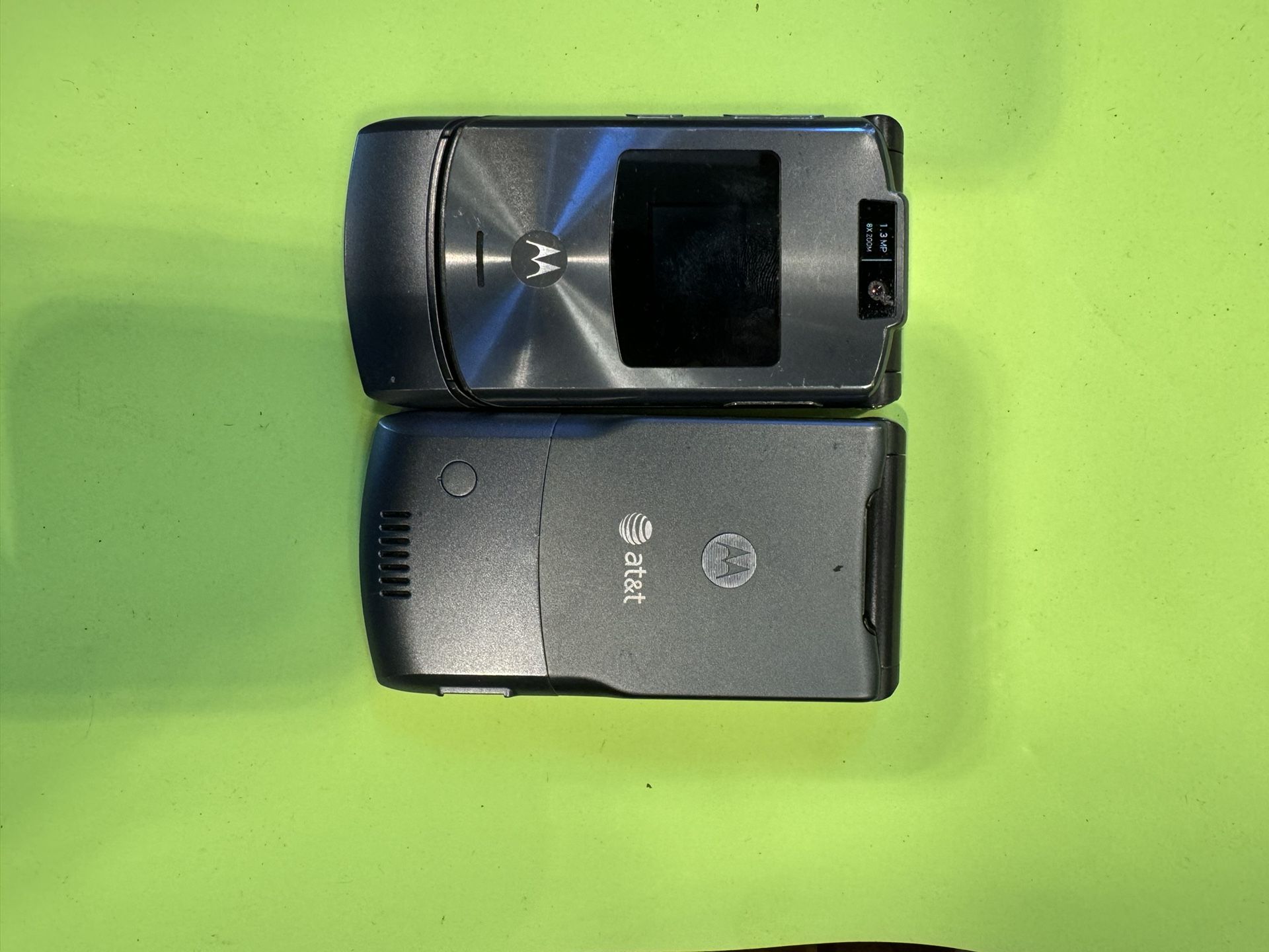 Two βοΈ AT&T Old School Razor Phones πβ€οΈππβ€οΈβπ©Ή