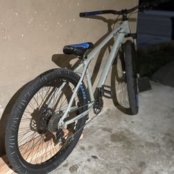 C100 Mountain Bike/wheelie Bike